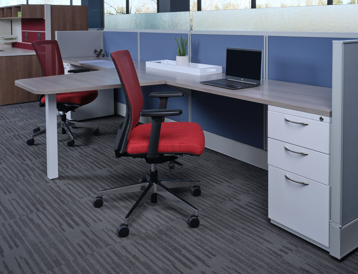 Preview of Divi with keytop worksurface, upmount screens and L Series steel storage.&nbsp; Shown with Upton Seating