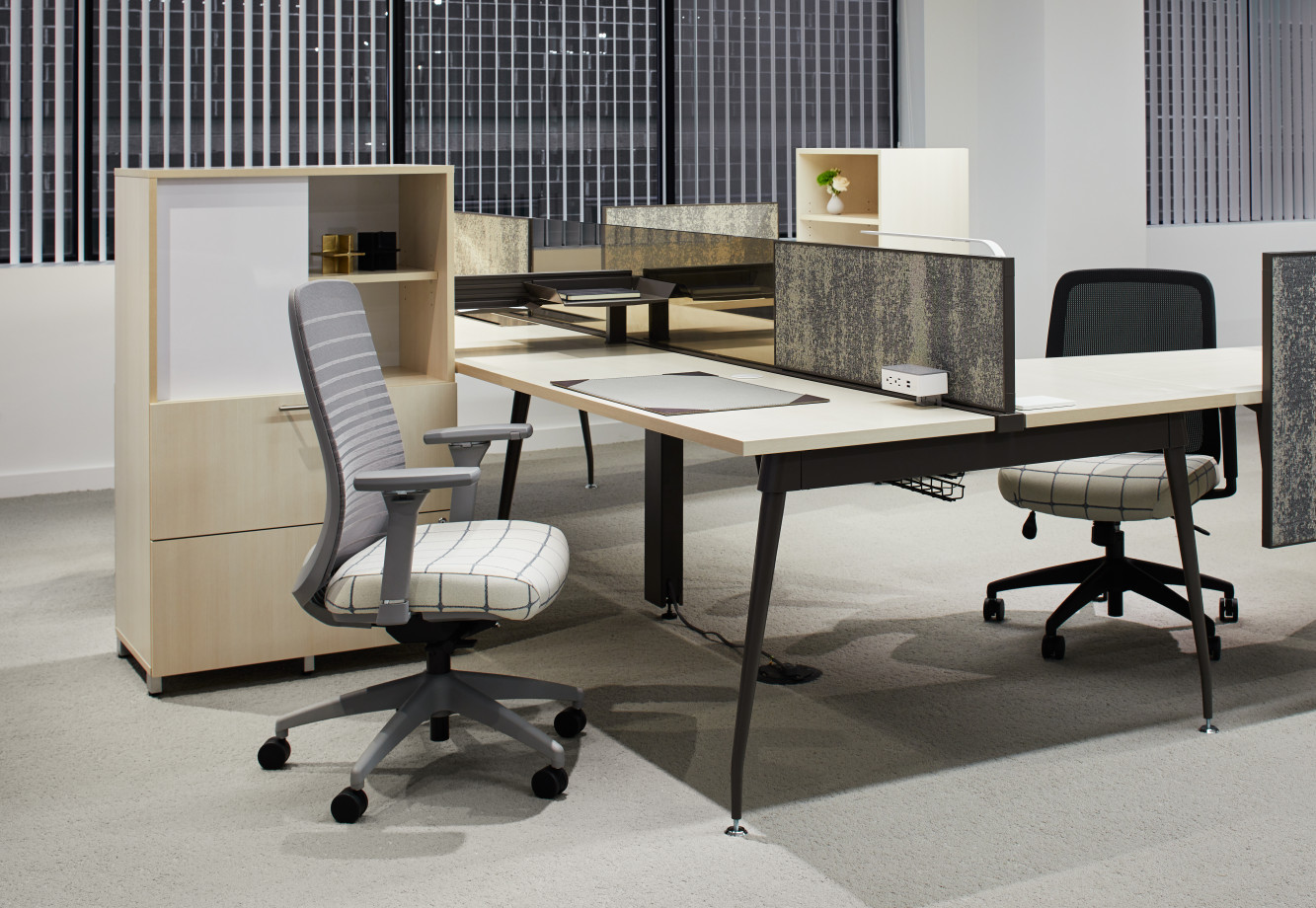 Preview of 2018-AIS Washington D.C. Showroom Oxygen Workstation with Calibrate Series Storage and Bolton Task Seating