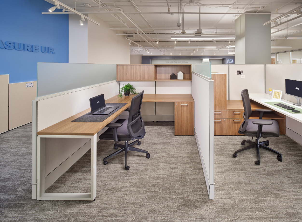 Preview of Washington DC 2022 Showroom Divi with O Leg Supported Worksurface and Calibrate Storage