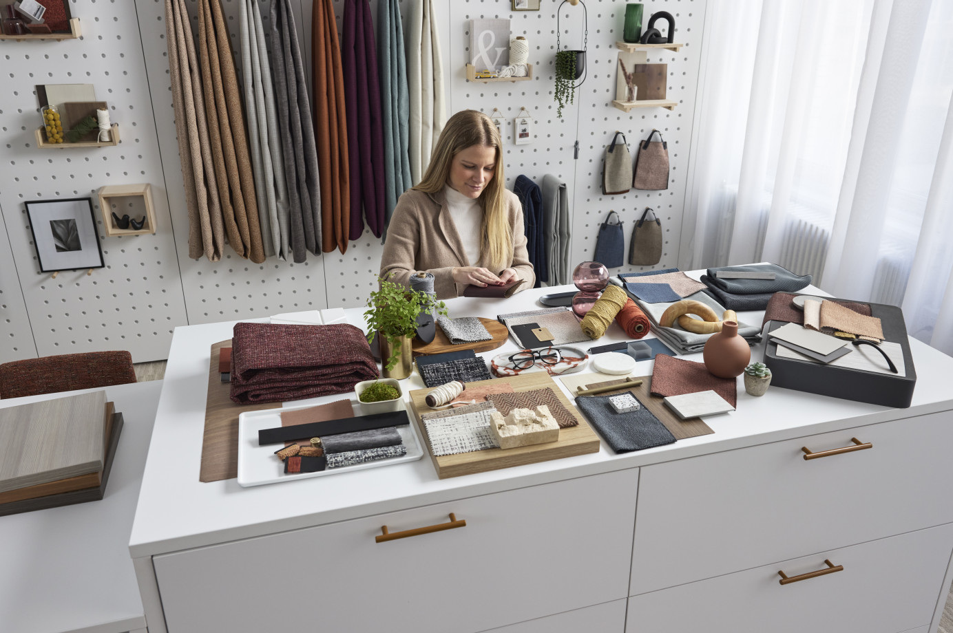Preview of AIS NY Showroom, CMF Center, Itzee Stool, L Series Storage