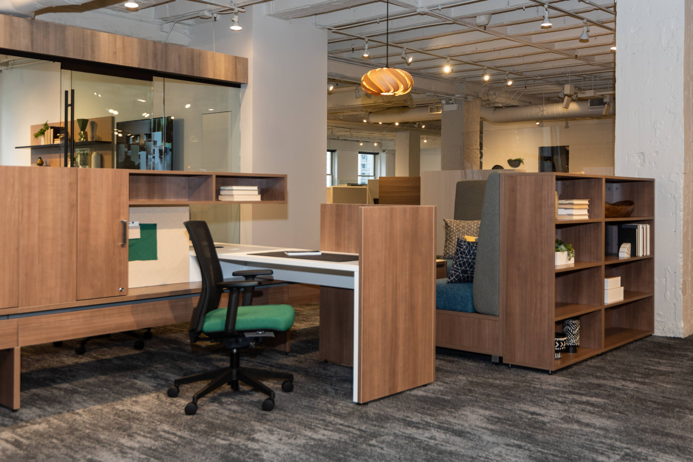 Preview of NeoCon 2021 Calibrate Community with 21” spine, cantilevered overheads, floating worksurface and gallery panels for enclosure