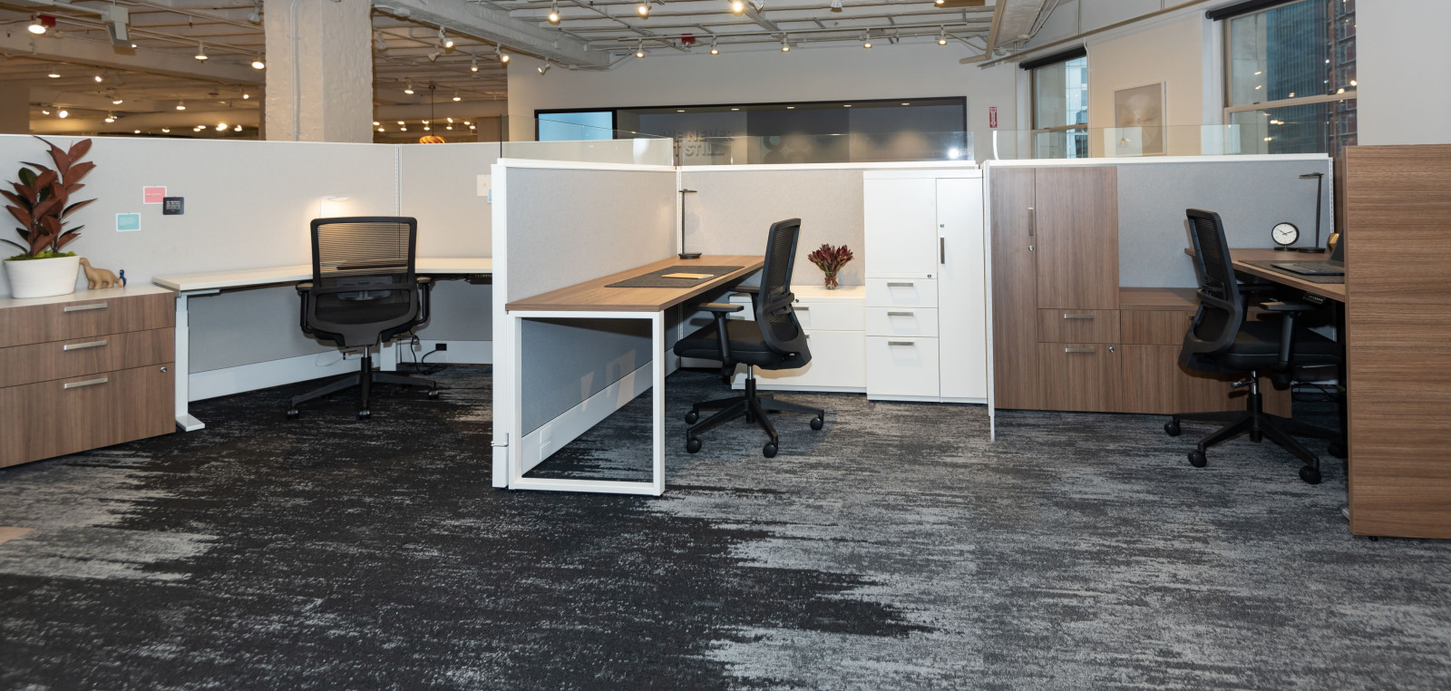Preview of NeoCon 2021 Divi with Calibrate and L Series Storage. Shown with Revere Seating