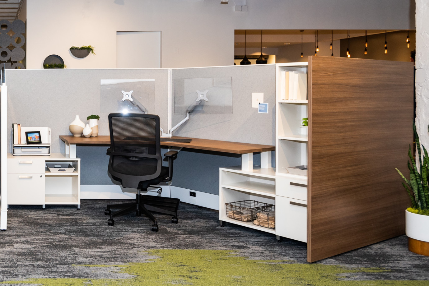Preview of  NeoCon 2021 Divi Linear with Gallery Panels and Calibrate Storage. Shown with  Essex seating. 