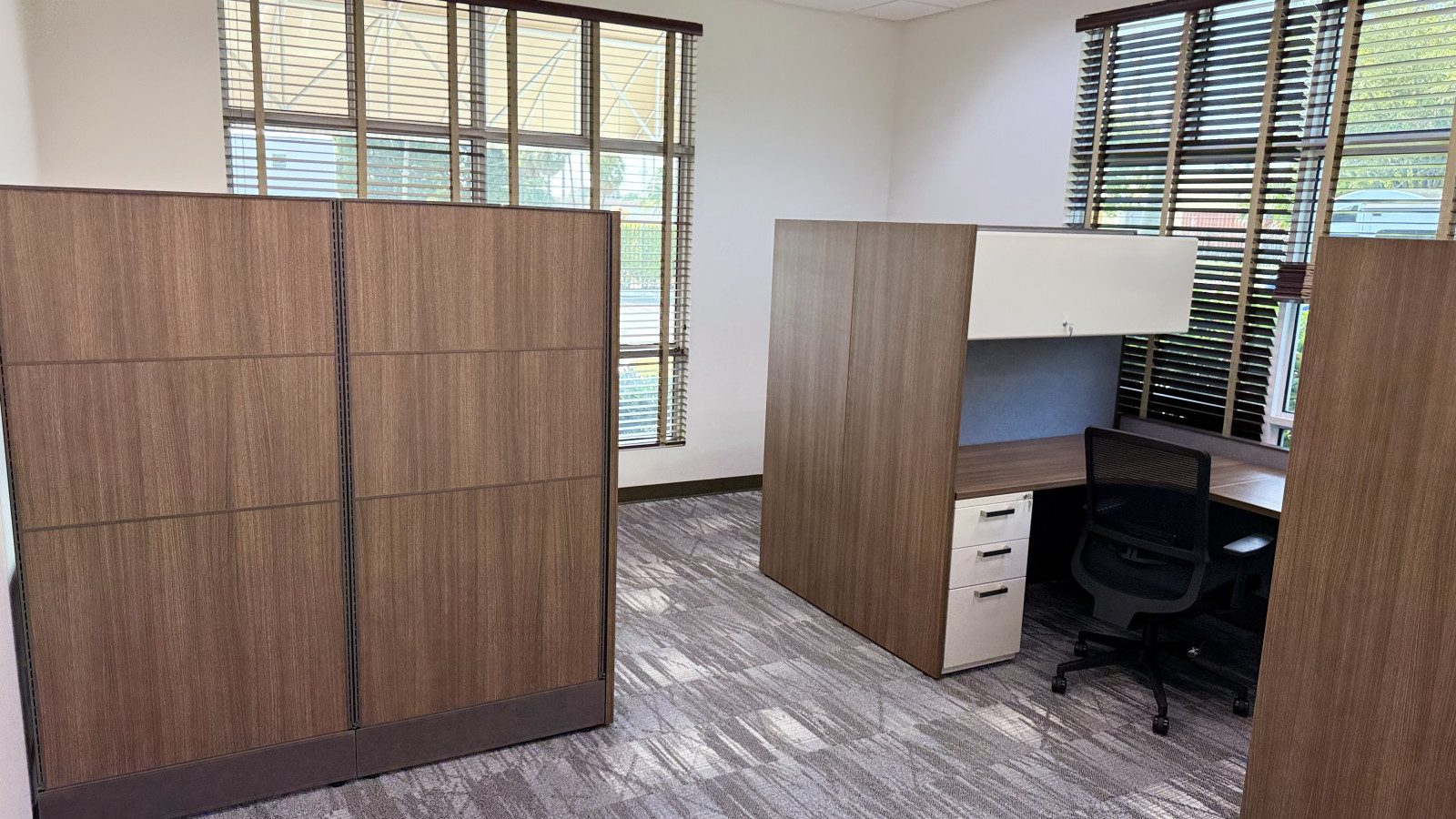 Preview of Matrix Office with laminate tiles. Also shown with gallery end panels
