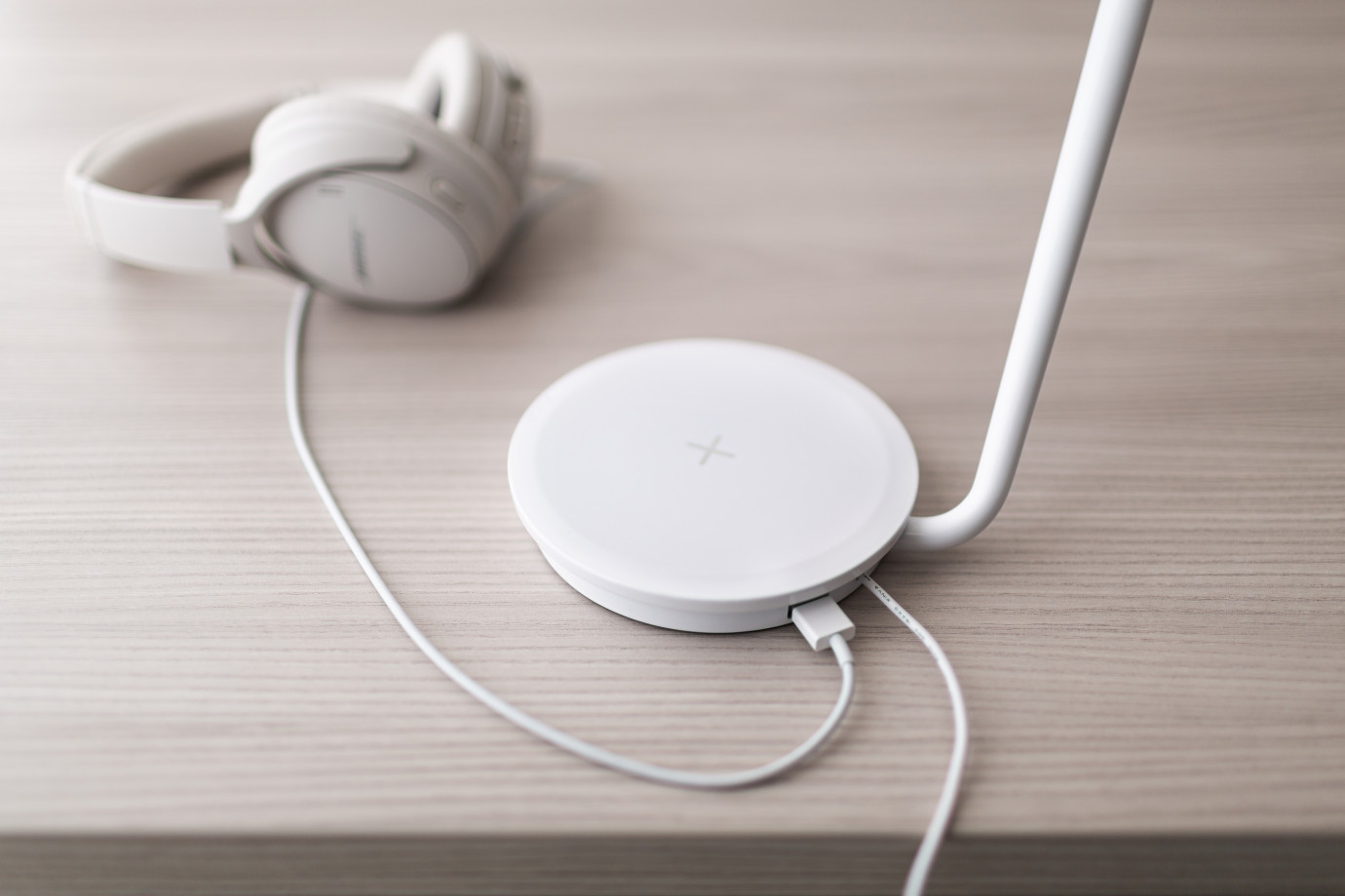 Preview of Pixo Plus Desk Lighting USB charging detail