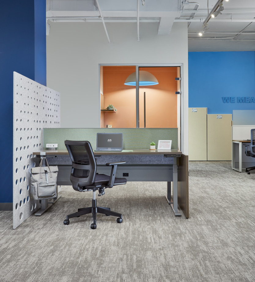 Preview of Washington DC Showroom PowerBeam with gallery end panel and Revere Seating