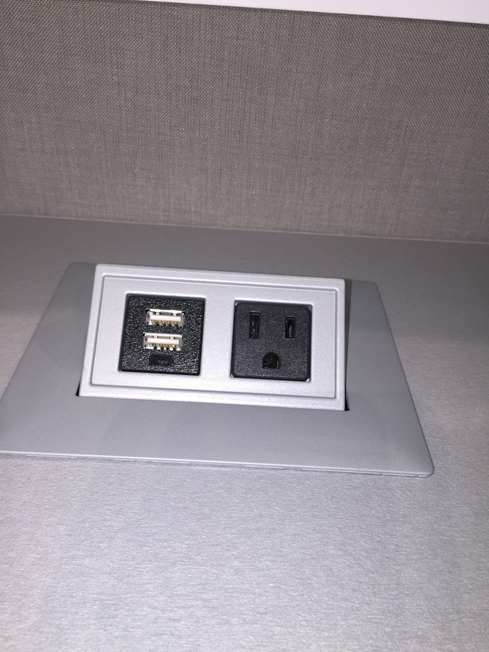 Preview of Pop up power and data detail view: Electric Dock 700