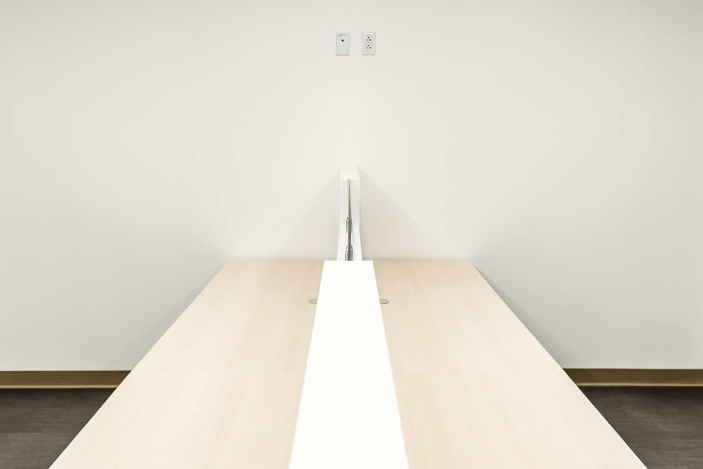Preview of Top view of Matrix Workstation with wood laminate worksurfaces client space