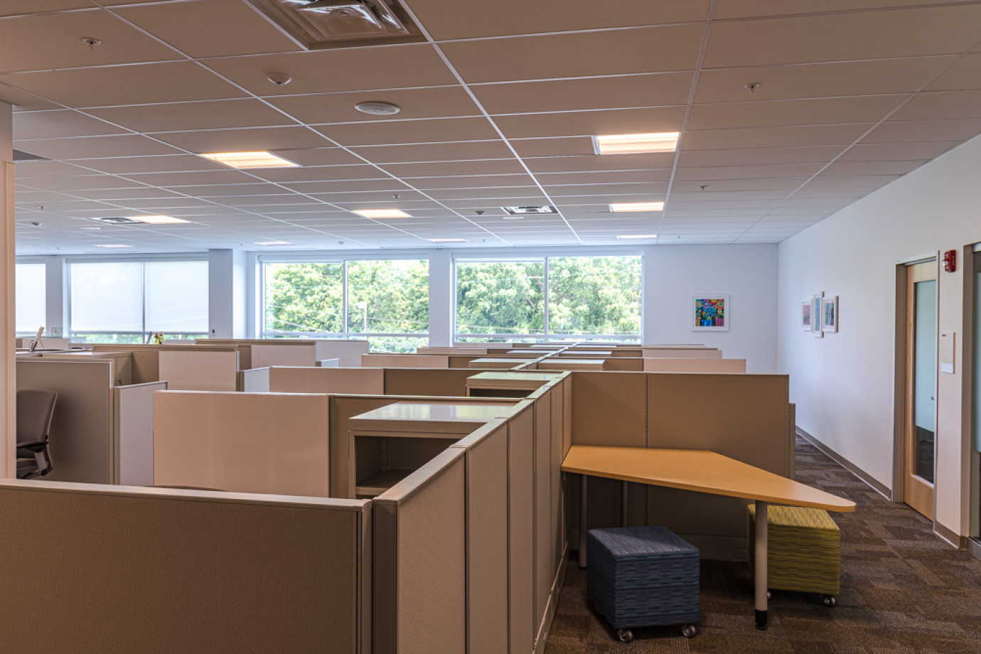 Preview of Client Site, Divi Panel System with table for impromptu meetings with Volker Cubes