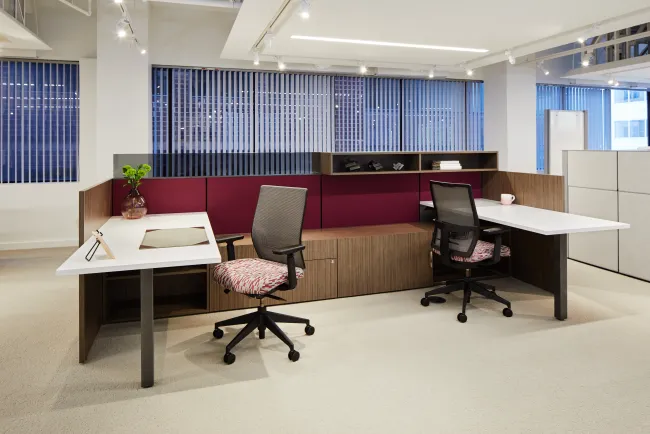 2018-AIS Washington D.C. Showroom Matrix Open Plan with Calibrate Series Storage, Devens Task Seating and upmount grey tint glass screens