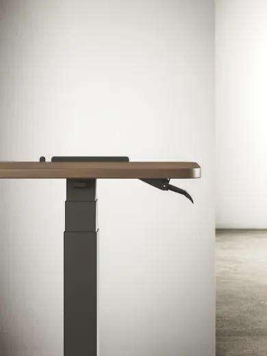 Height-Adjustable Laptop Table, Front View, Detail​