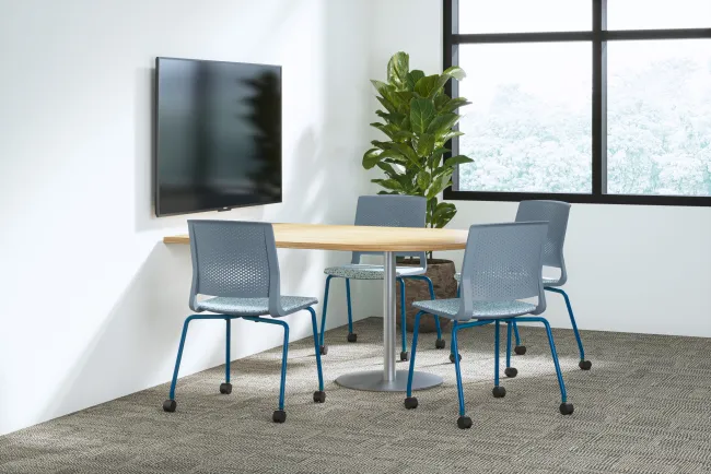 Huddle Room, Meeting Room, Quarry 4-Leg Chair with Casters, Day-to-Day Collaborative Table, Disc Base Table​