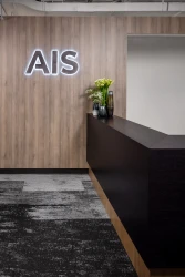 2019 NeoCon Showroom Shots: Entry