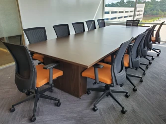 Client Site, Calibrate Series Table with Upton Seating
