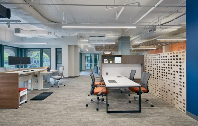 Washington DC Showroom Calibrate Community with O Leg desk and Upton Task Seating. PowerBeam with gallery end panels and Day-to-Day height adjustable tables
