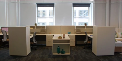 Matrix Open Plan Frame and Tile System Workstation with Storage Divider