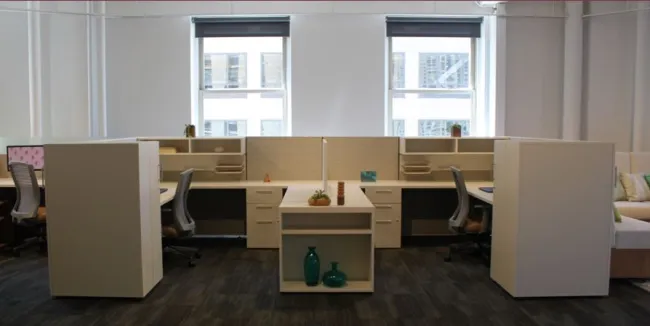 Matrix Open Plan Frame and Tile System Workstation with Storage Divider