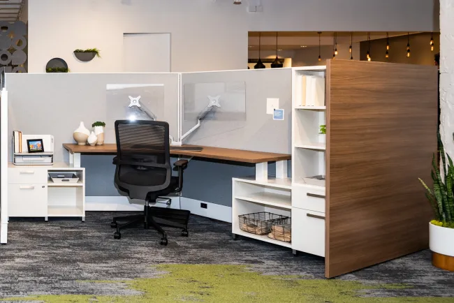  NeoCon 2021 Divi Linear with Gallery Panels and Calibrate Storage. Shown with  Essex seating. 