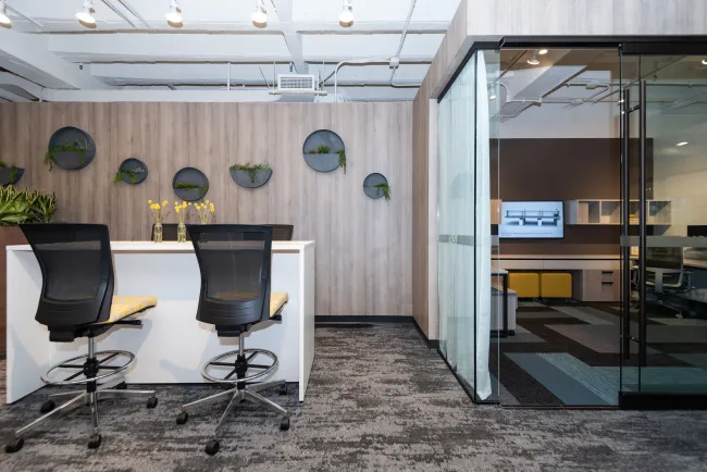 NeoCon 2021 Calibrate End Panel Table and Upton Stools.&nbsp; Calibrate Community Shared Office with Sliding Worksurfaces