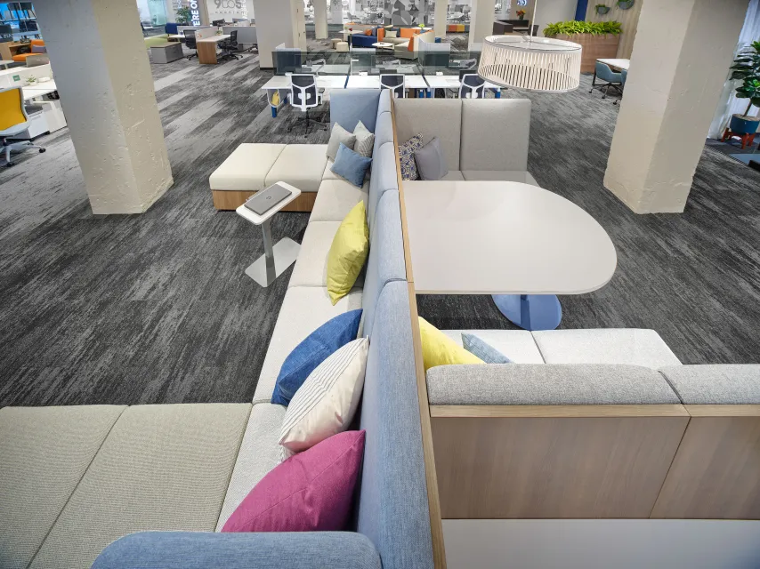 NeoCon 2023 Day-to-Day Collaborative Table and LB Lounge Collaborative ...