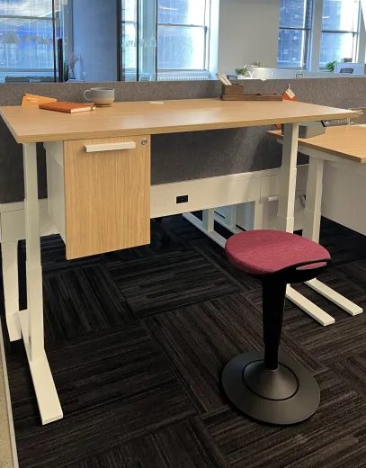 New York Showroom 2023 PowerBeam with PET screens, Day-to-Day HAT with suspended pedestal