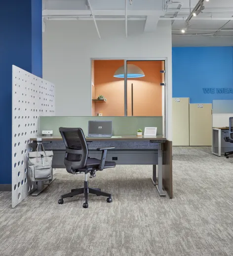 Washington DC Showroom PowerBeam with gallery end panel and Revere Seating