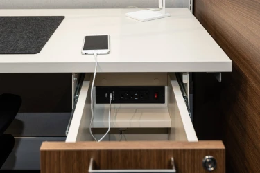 Calibrate Storage Suspended Ped with integrated power